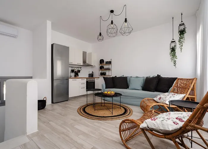 Karla, Beachside Bliss In Tatil Evi Agios Prokopios (Naxos)