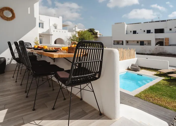 Karla, Beachside Bliss In Tatil Evi Agios Prokopios (Naxos)